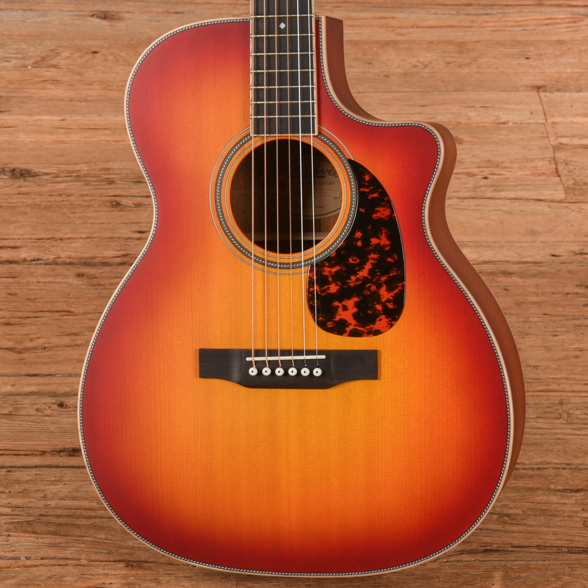 Larrivee OM-40 Sunburst 2025 - View 2 | MusicMarket