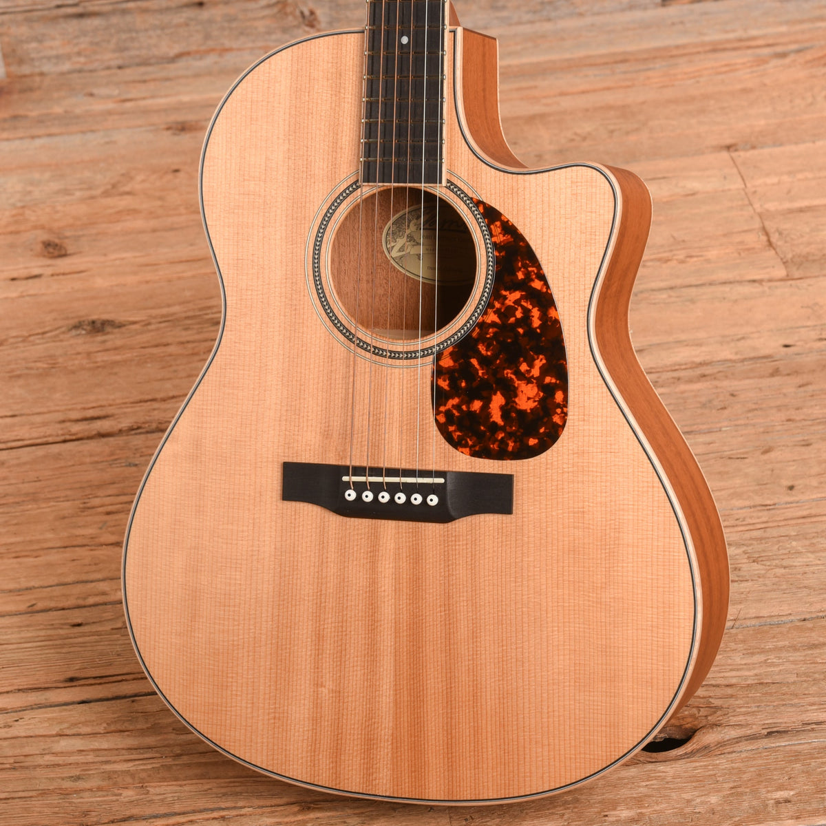 Larrivee LV-03 MH Natural - View 2 | MusicMarket