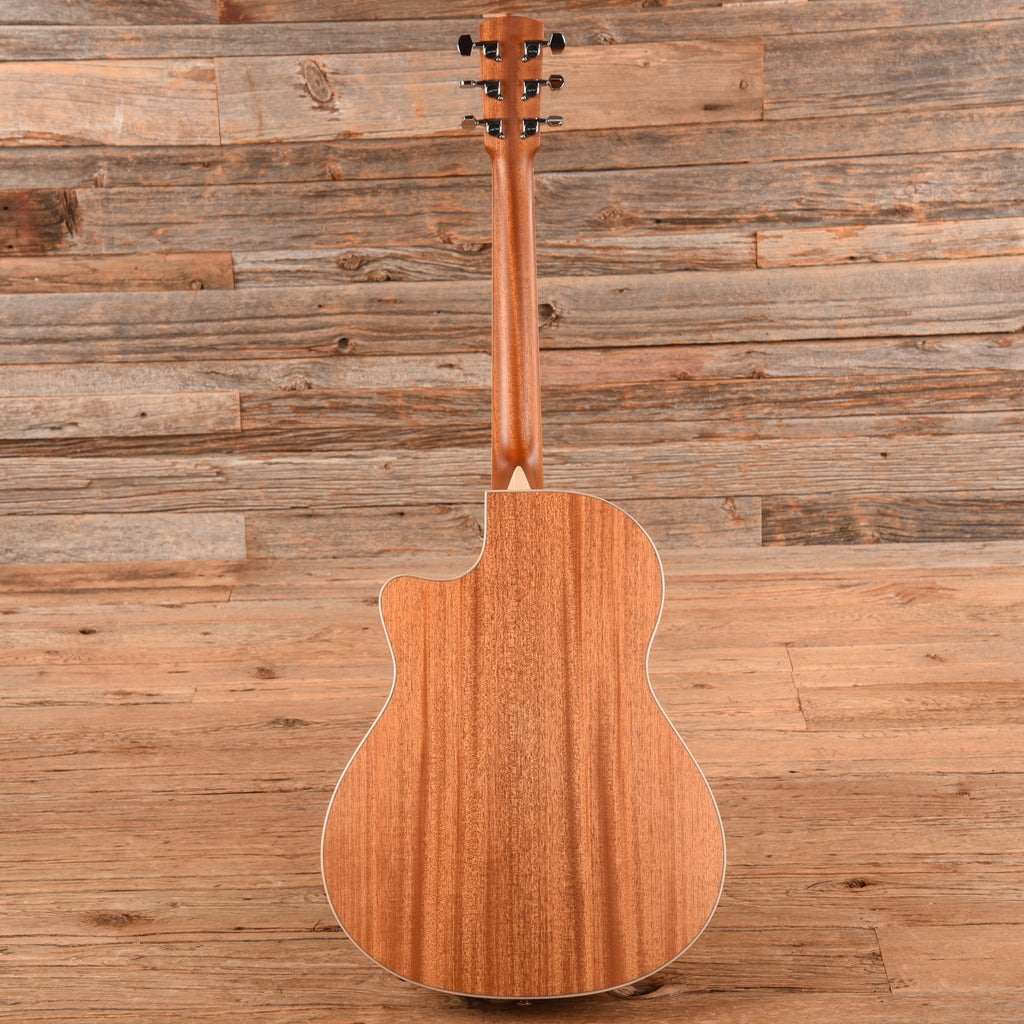 Larrivee LV-03 MH Natural - View 5 | MusicMarket