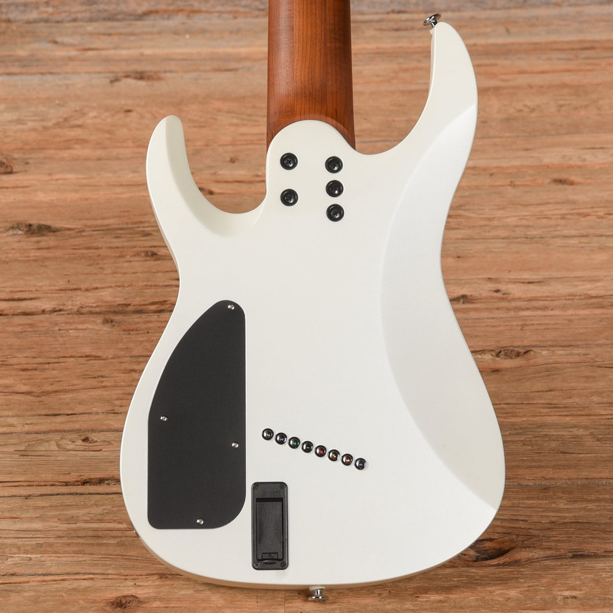 Legator N8FXA White - View 3 | MusicMarket