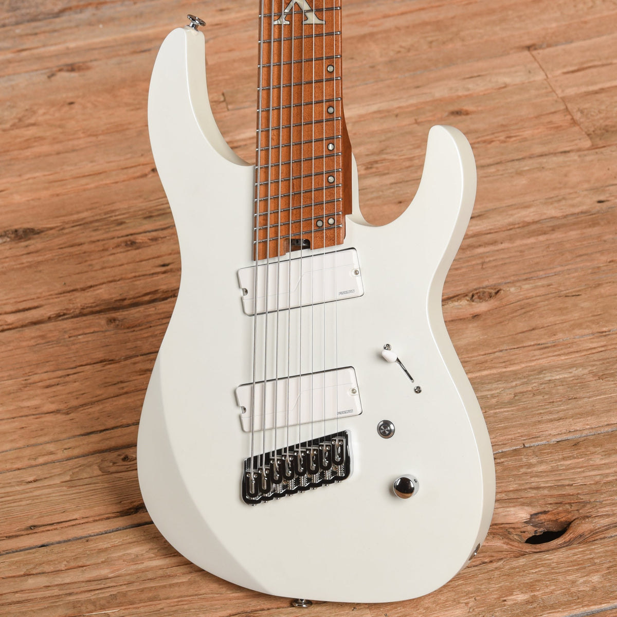 Legator N8FXA White - View 2 | MusicMarket