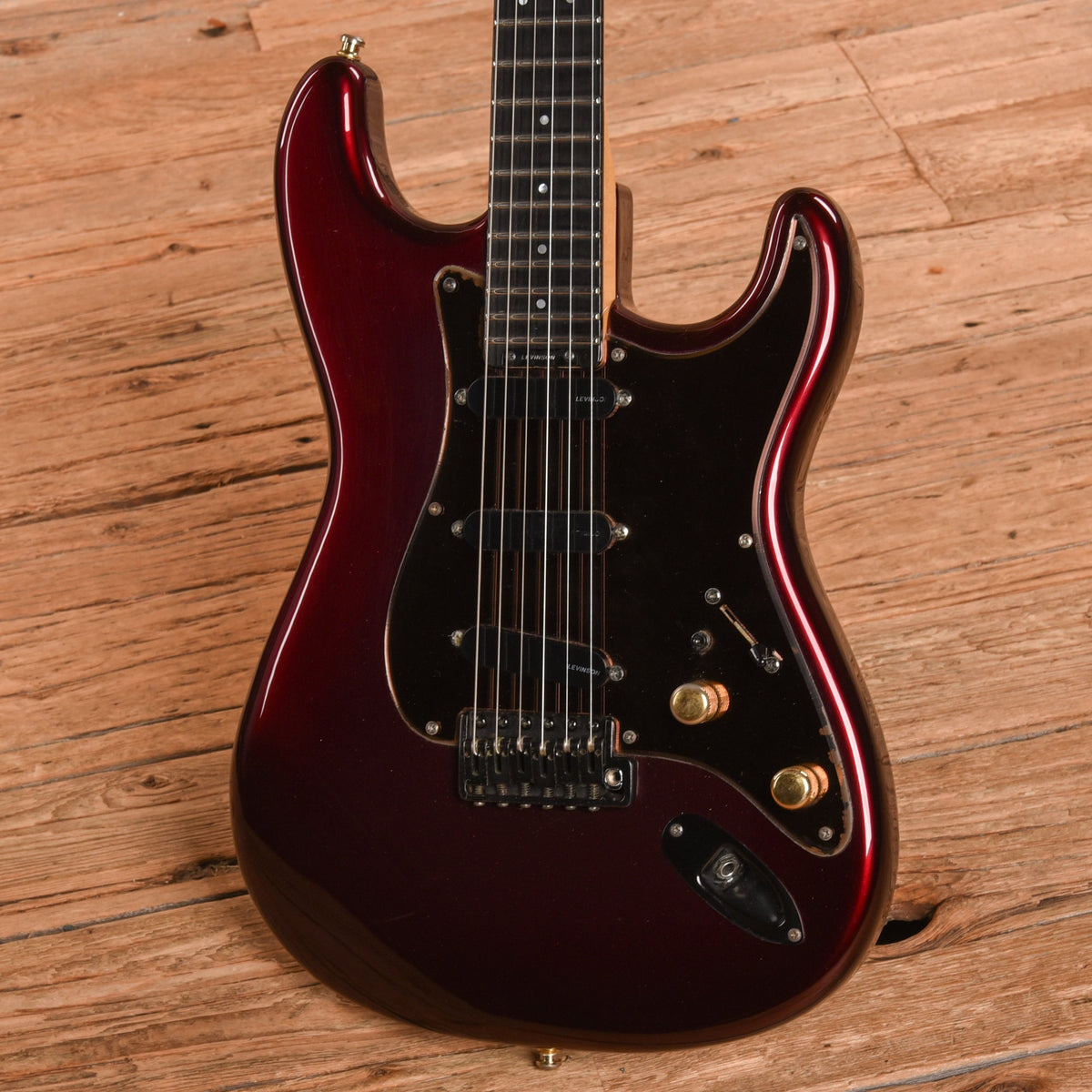 Levinson Blade Metallic Red - View 2 | MusicMarket