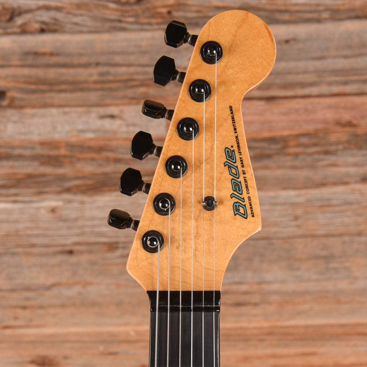 Levinson Blade Metallic Red - View 6 | MusicMarket