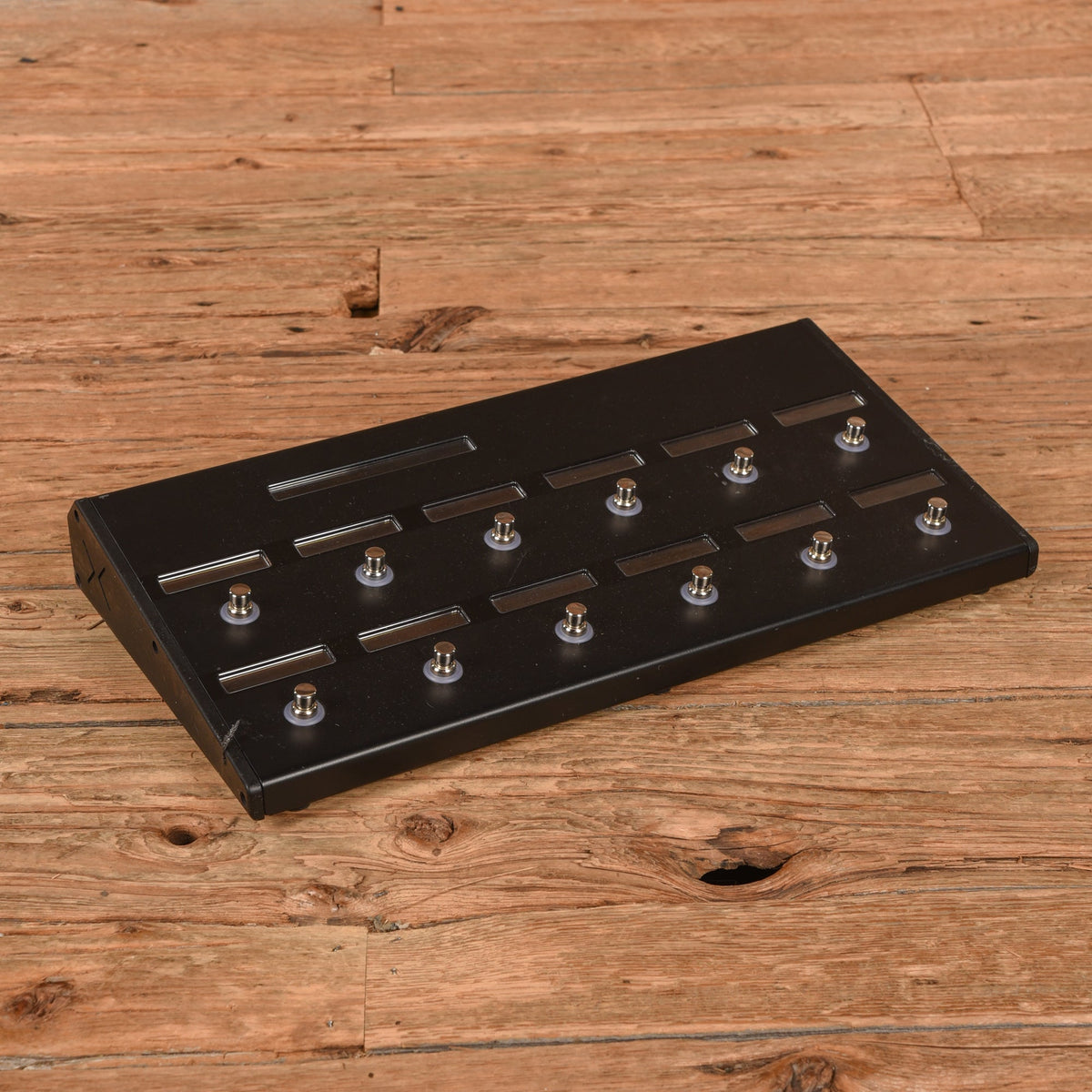 Line 6 Helix Rack with Foot Controller - View 4 | MusicMarket