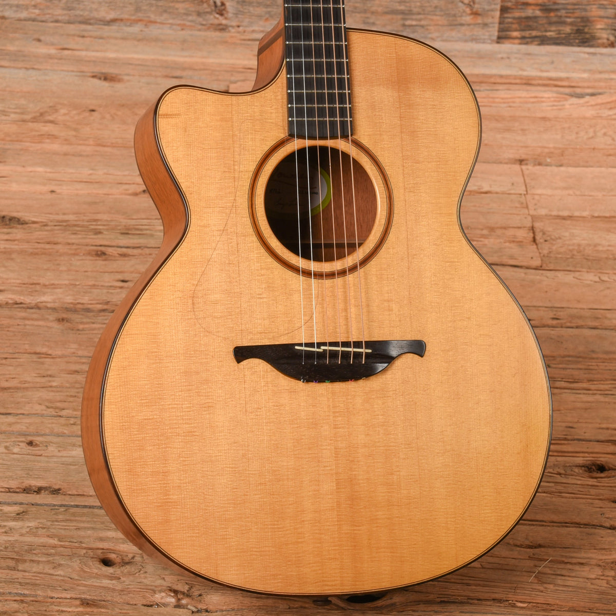 Lowden 012 Natural LEFTY - View 2 | MusicMarket