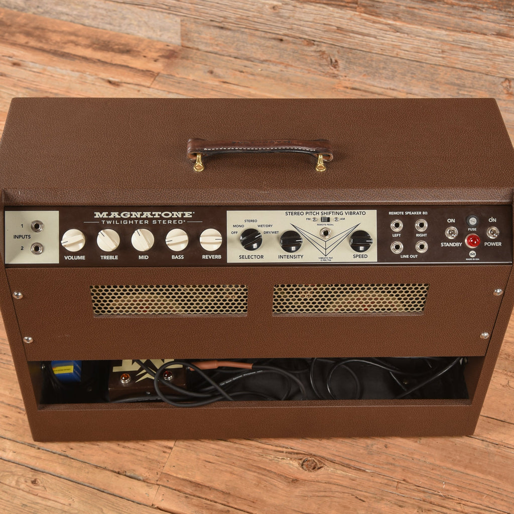 Magnatone Twilighter Stereo 22+22-Watt 2x12" Guitar Combo - View 4 | MusicMarket