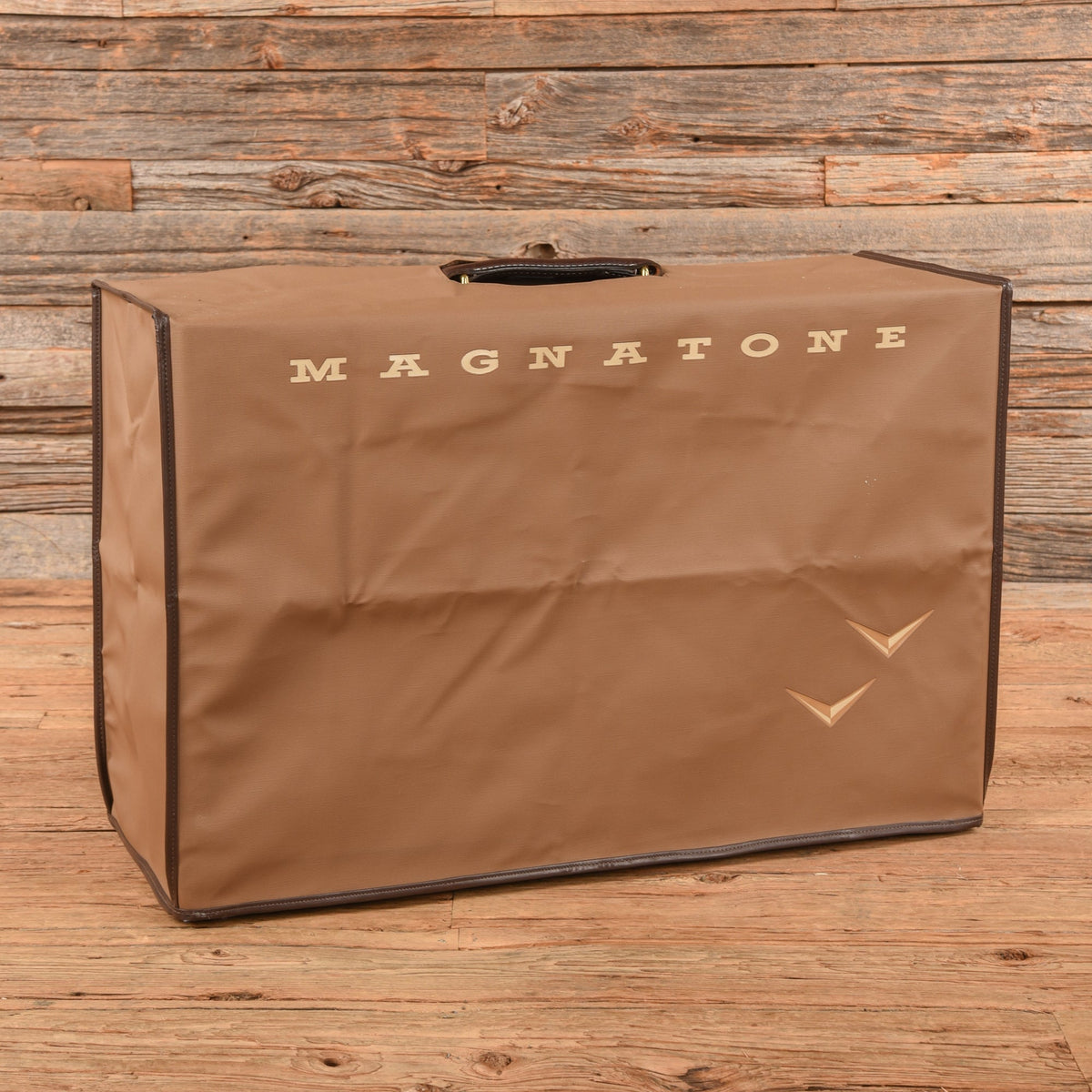 Magnatone Twilighter Stereo 22+22-Watt 2x12" Guitar Combo - View 3 | MusicMarket