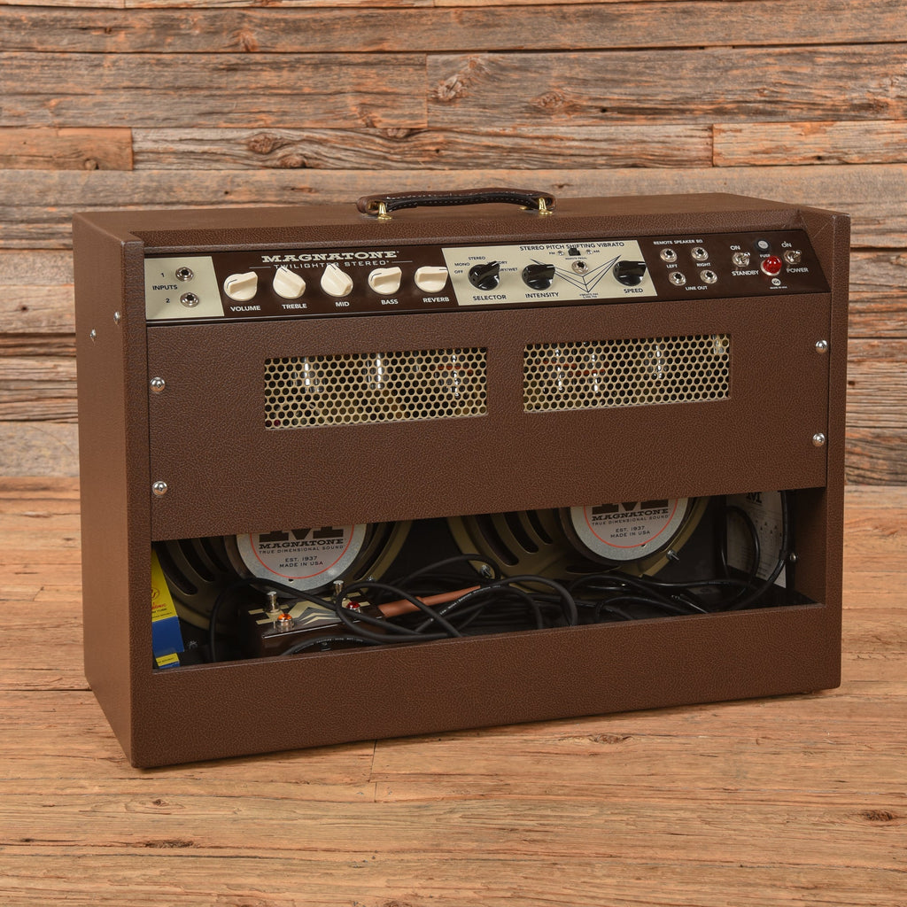 Magnatone Twilighter Stereo 22+22-Watt 2x12" Guitar Combo - View 2 | MusicMarket