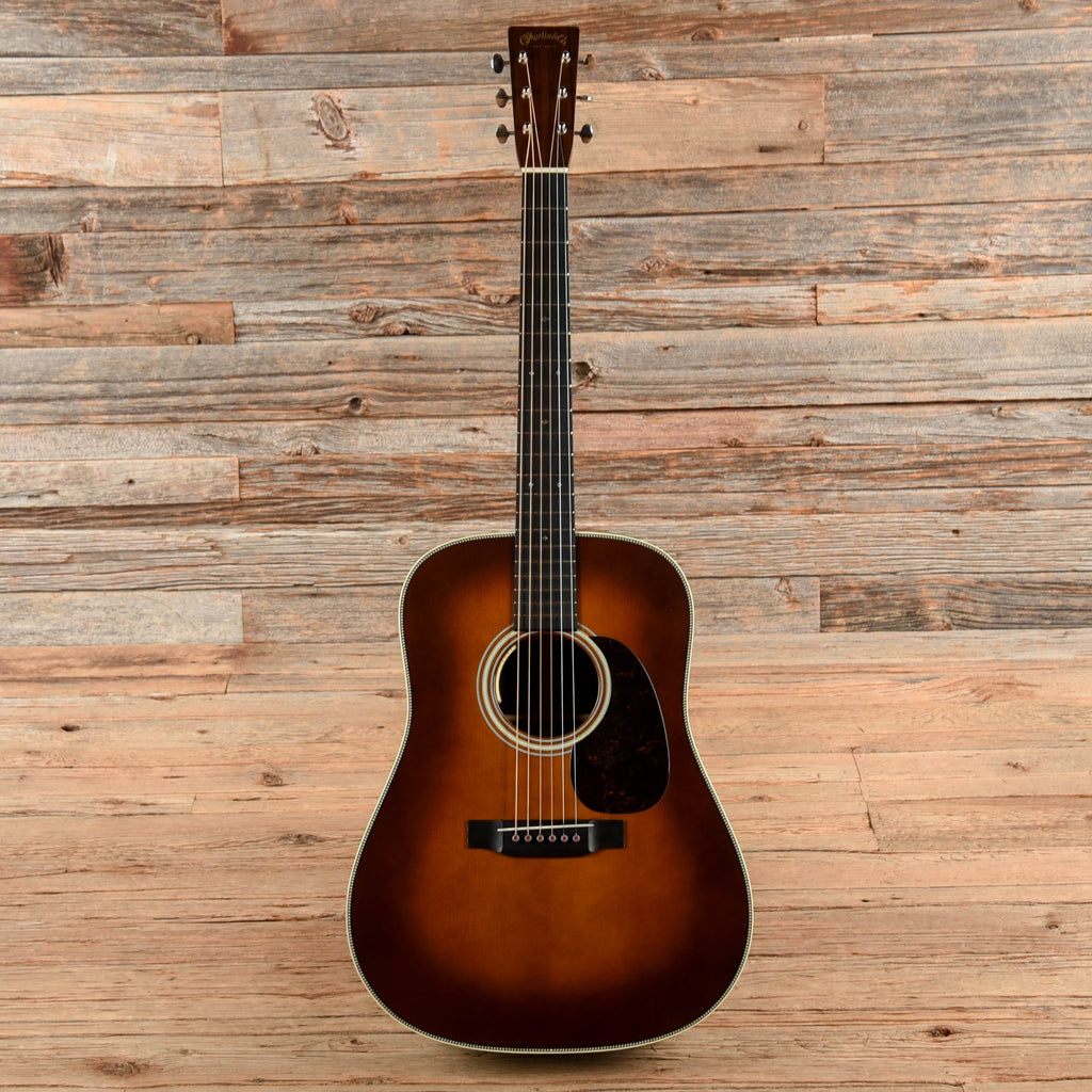 Martin Custom Shop D-28 Authentic 1937 Ambertone 2022 - View 4 | MusicMarket