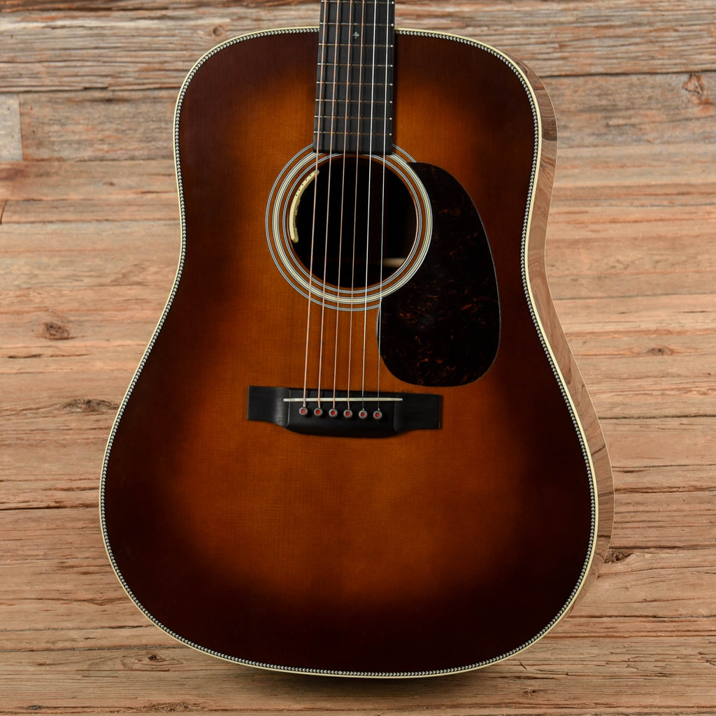 Martin Custom Shop D-28 Authentic 1937 Ambertone 2022 - View 2 | MusicMarket