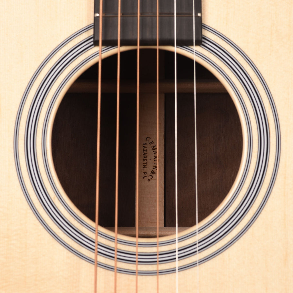 Martin Custom Shop D-28 Style Dreadnought Engelmann Spruce/Wild Grain East Indian Rosewood Natural - View 13 |