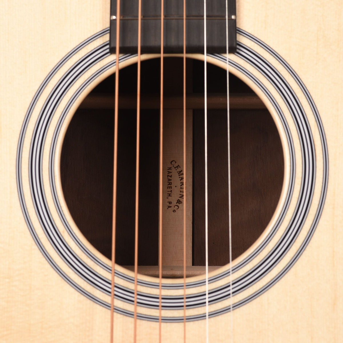 Martin Custom Shop D-28 Style Dreadnought Engelmann Spruce/Wild Grain East Indian Rosewood Natural - View 13 |