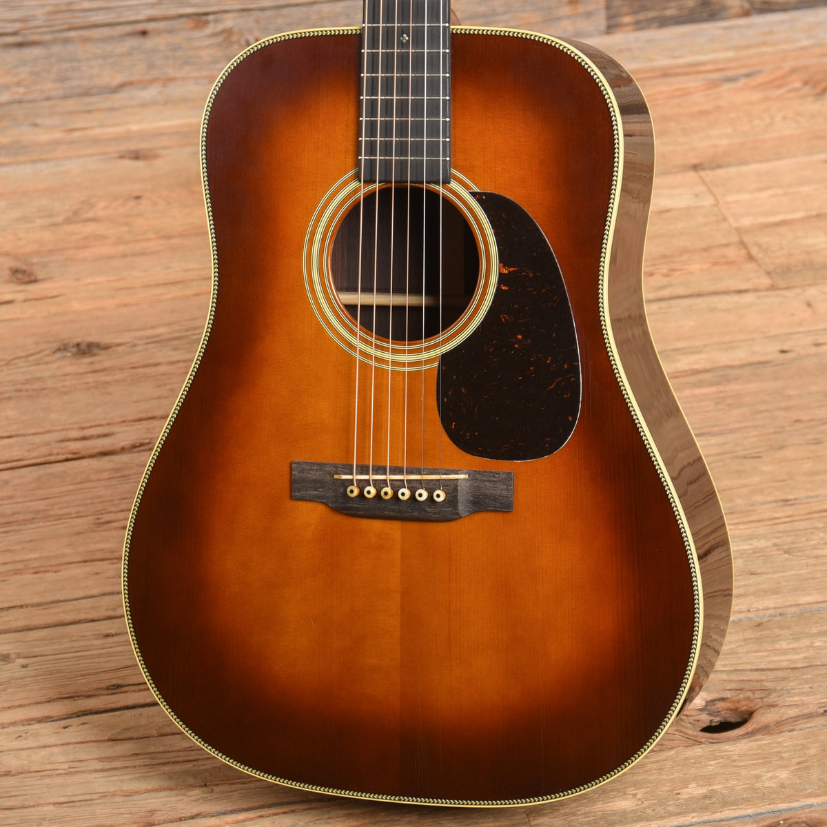 Martin Custom Shop Expert D-28 Authentic 1937 Ambertone 2023 - View 2 | MusicMarket