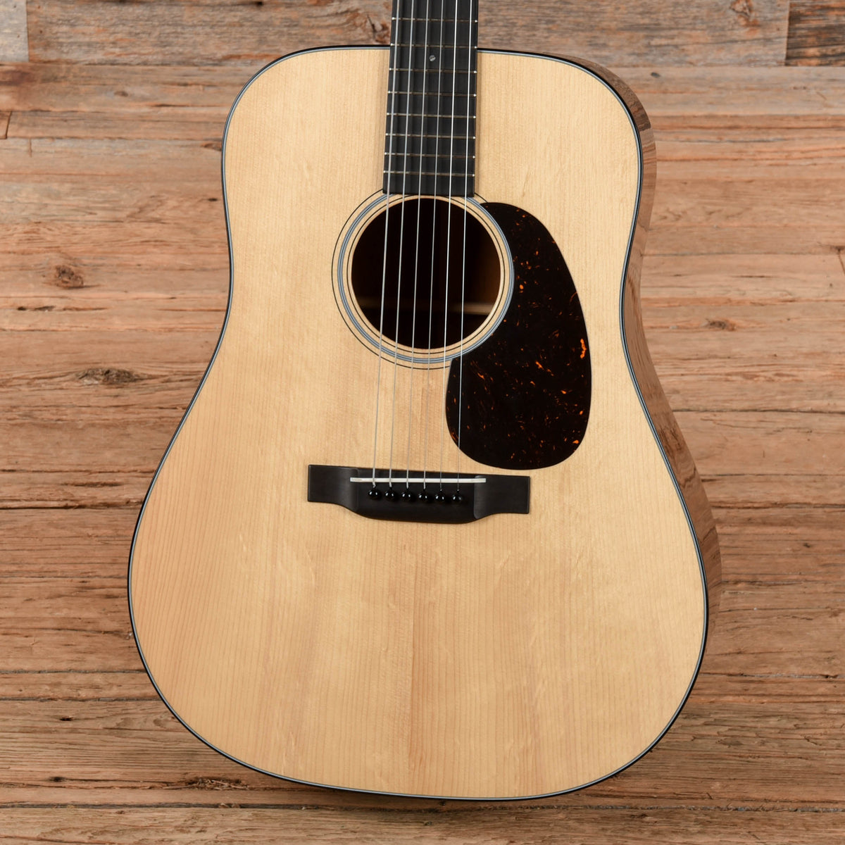 Martin D-18 Authentic 1937 Natural - View 2 | MusicMarket