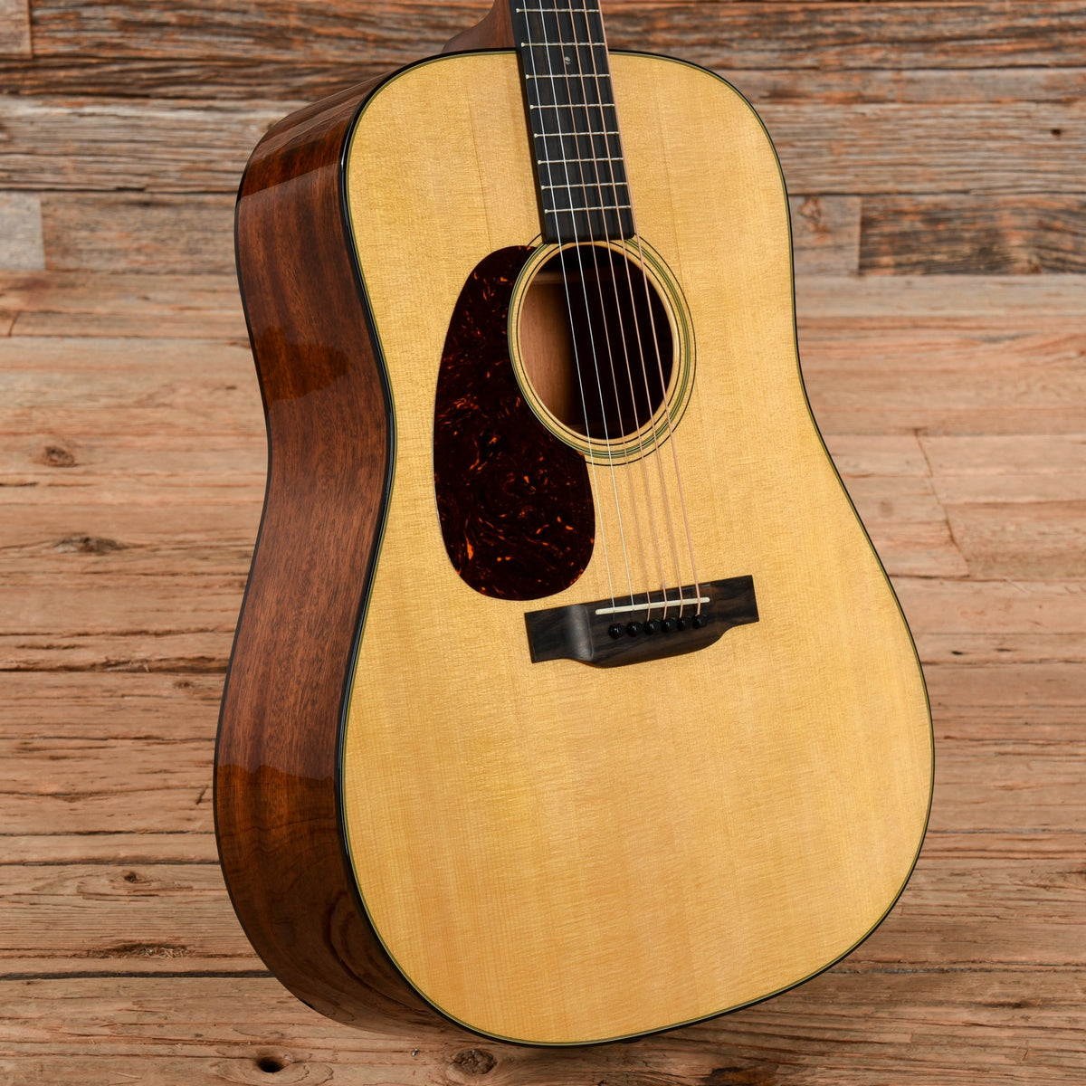 Martin D-18 Natural Gloss 2021 LEFTY - View 2 | MusicMarket