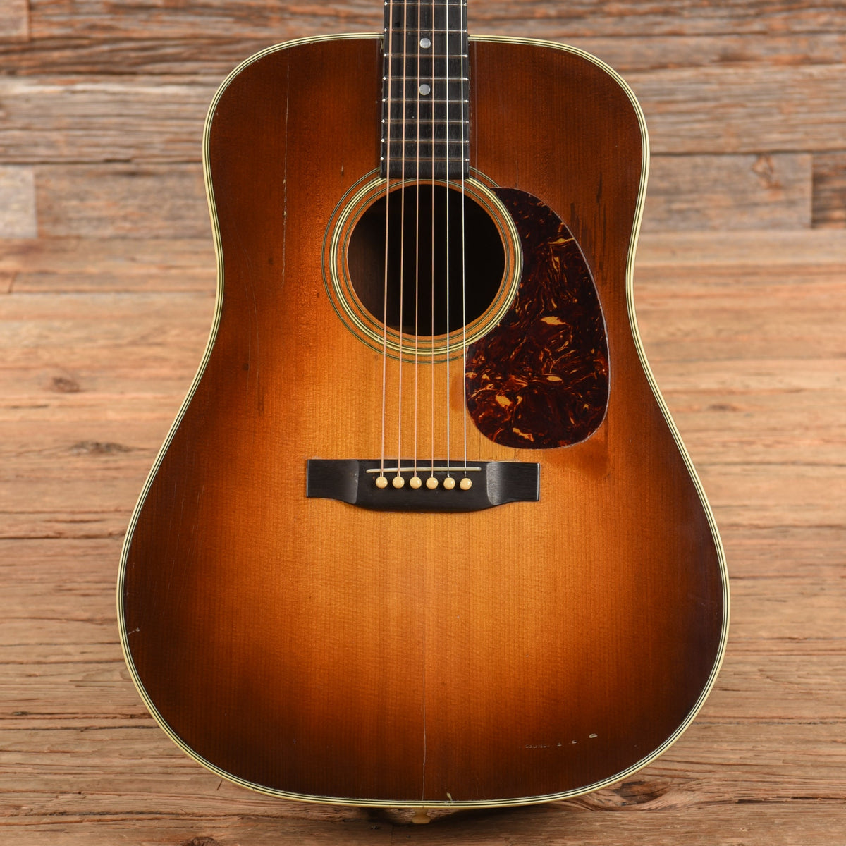 Martin D-28 Sunburst 1964 - MusicMarket