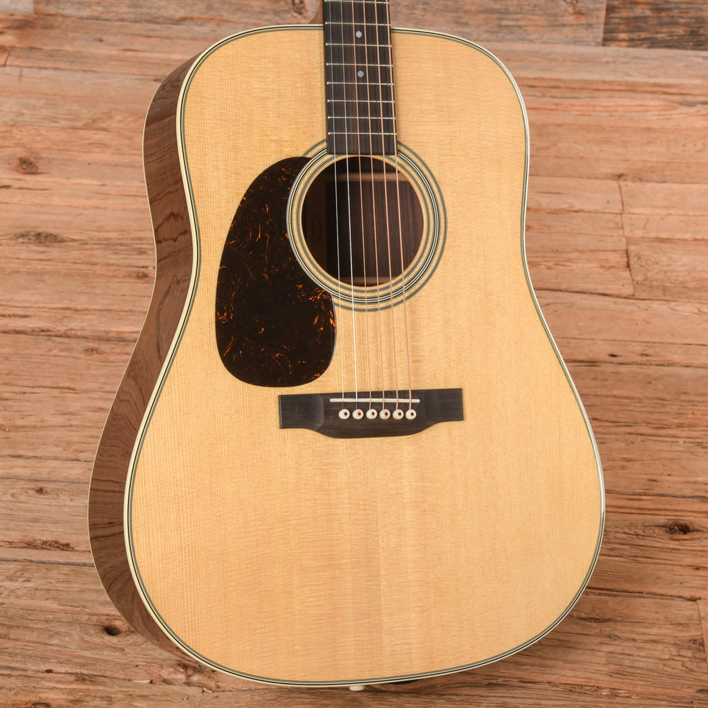 Martin Standard Series D-28 Natural LEFTY - View 2 | MusicMarket