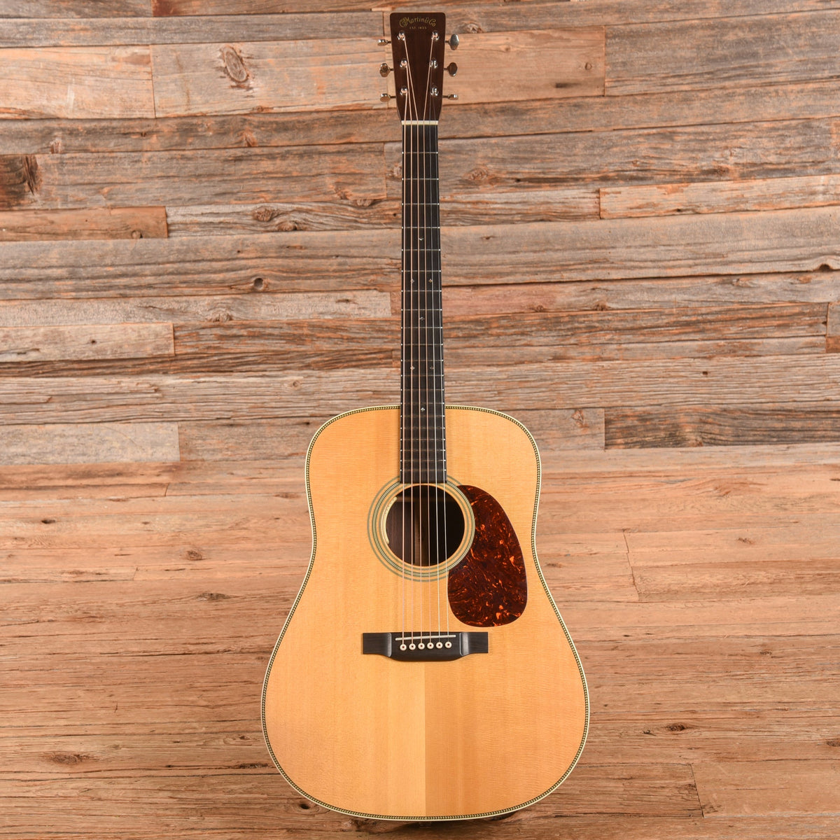 Martin Standard Series HD-28 Natural 2021 - View 4 | MusicMarket