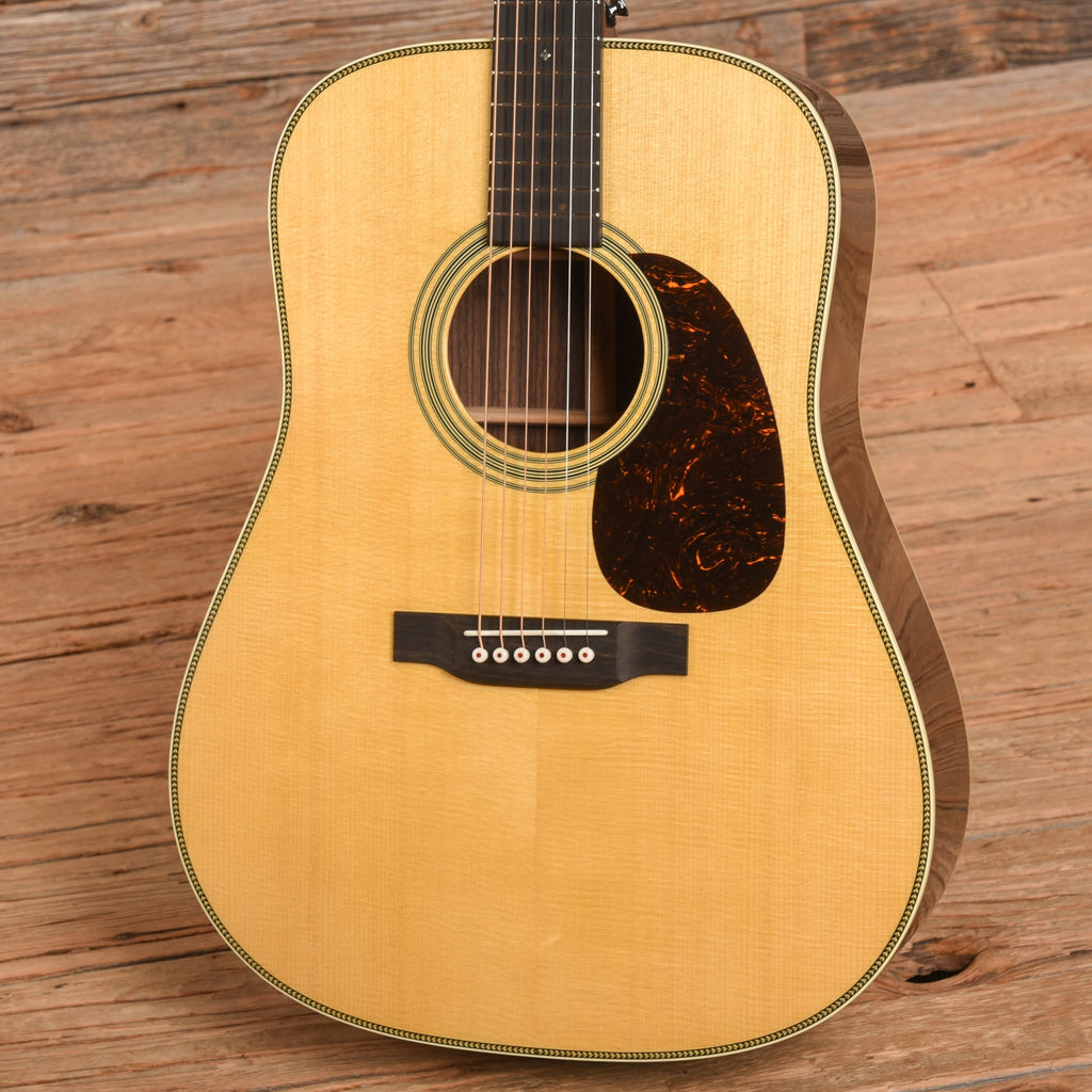 Martin Standard Series HD-28 Natural 2023 - View 2 | MusicMarket