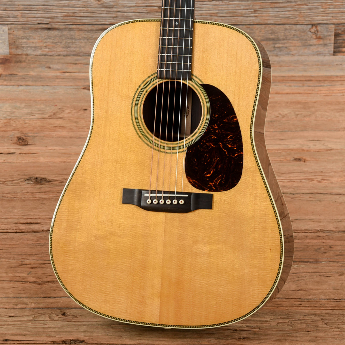 Martin Standard Series HD-28 Natural - View 2 | MusicMarket