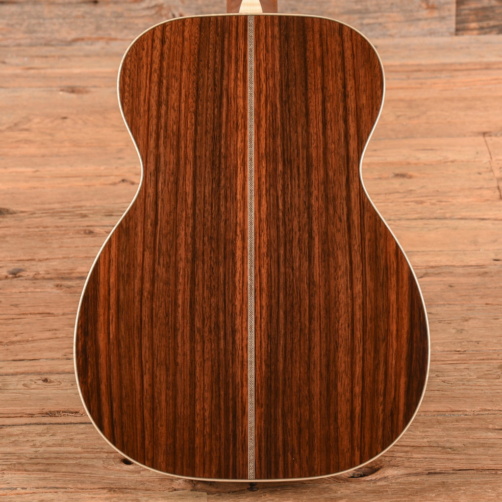 Martin 00-28 Modern Deluxe Natural 2024 - View 3 | MusicMarket