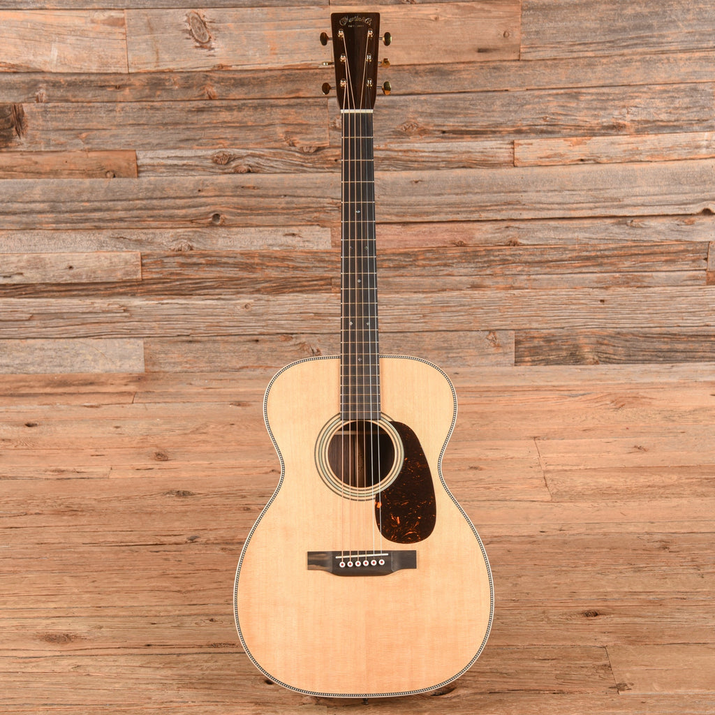 Martin 00-28 Modern Deluxe Natural 2024 - View 4 | MusicMarket