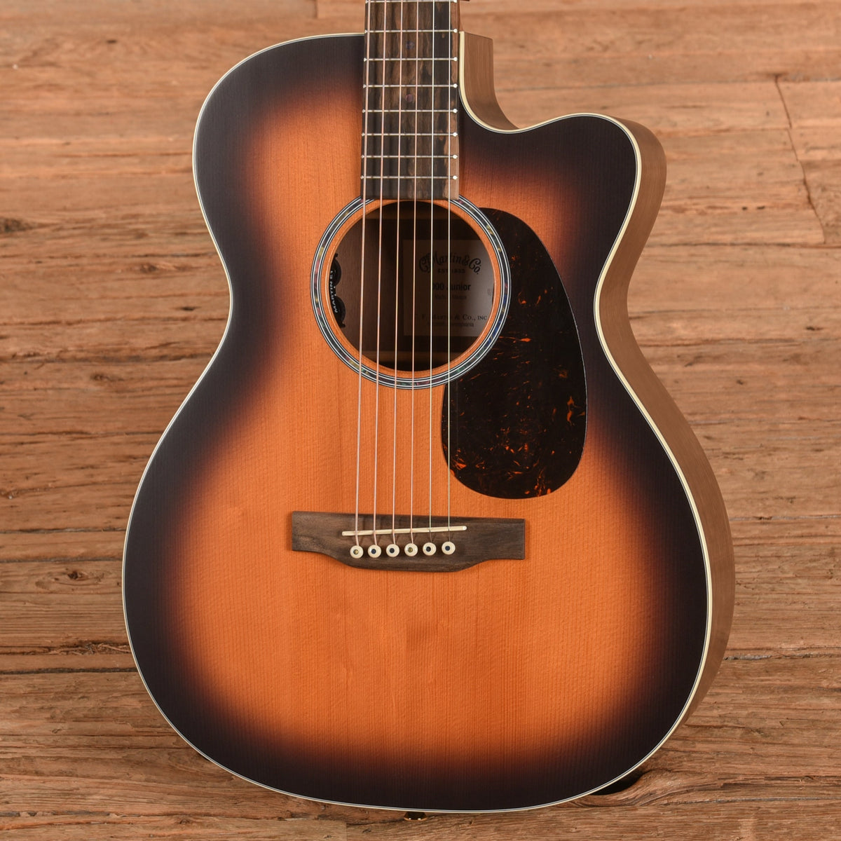 Martin 000C-Jr Walnut Burst 2026 - View 2 | MusicMarket