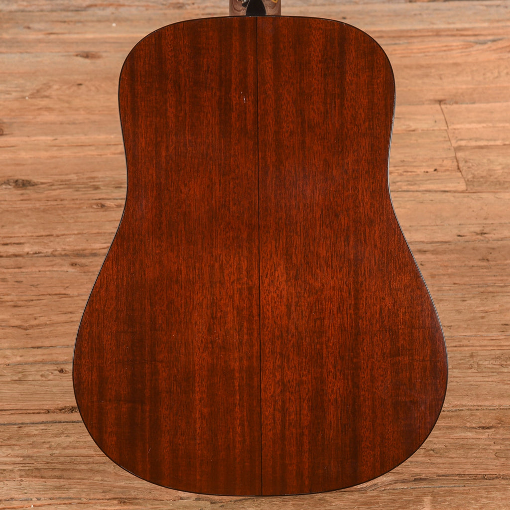 Martin D-18 Authentic 1937 Natural - View 3 | MusicMarket