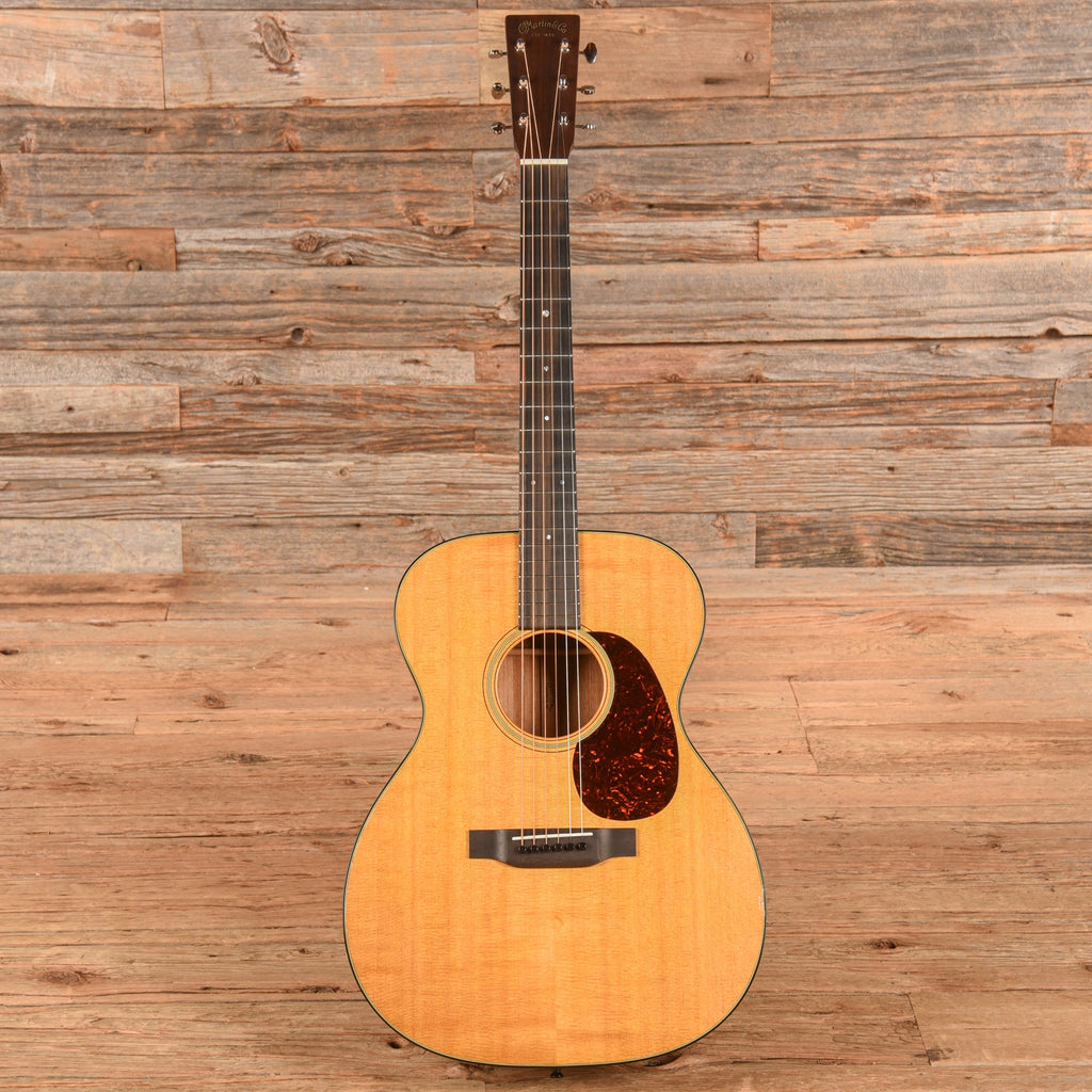 Martin Standard Series 000-18 Natural - View 4 | MusicMarket