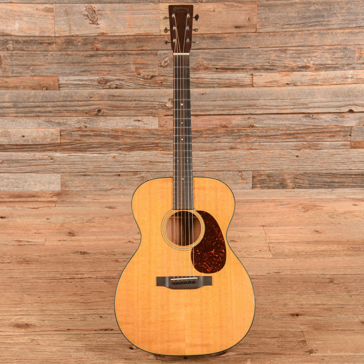 Martin Standard Series 000-18 Natural - View 4 | MusicMarket