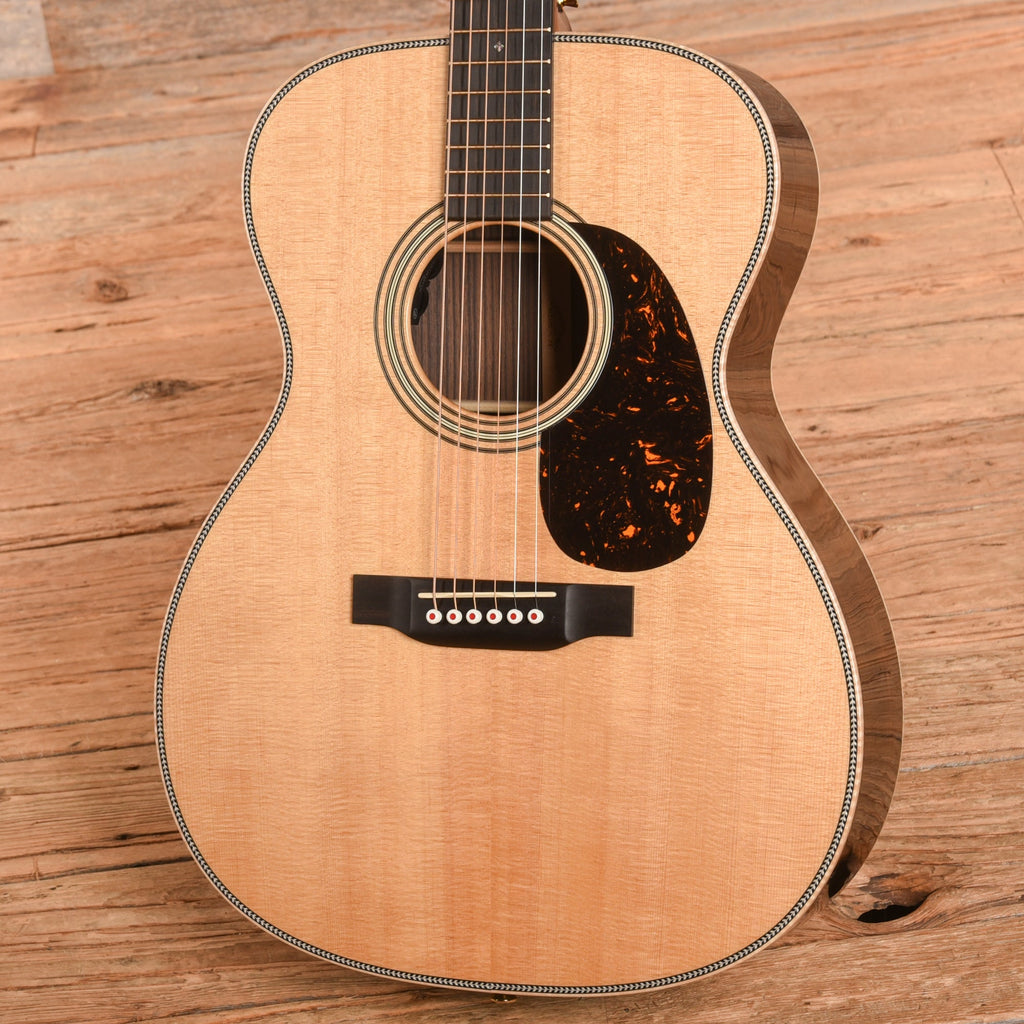 Martin 000-28 Modern Deluxe Sitka Spruce / Rosewood OM Natural - View 2 | MusicMarket