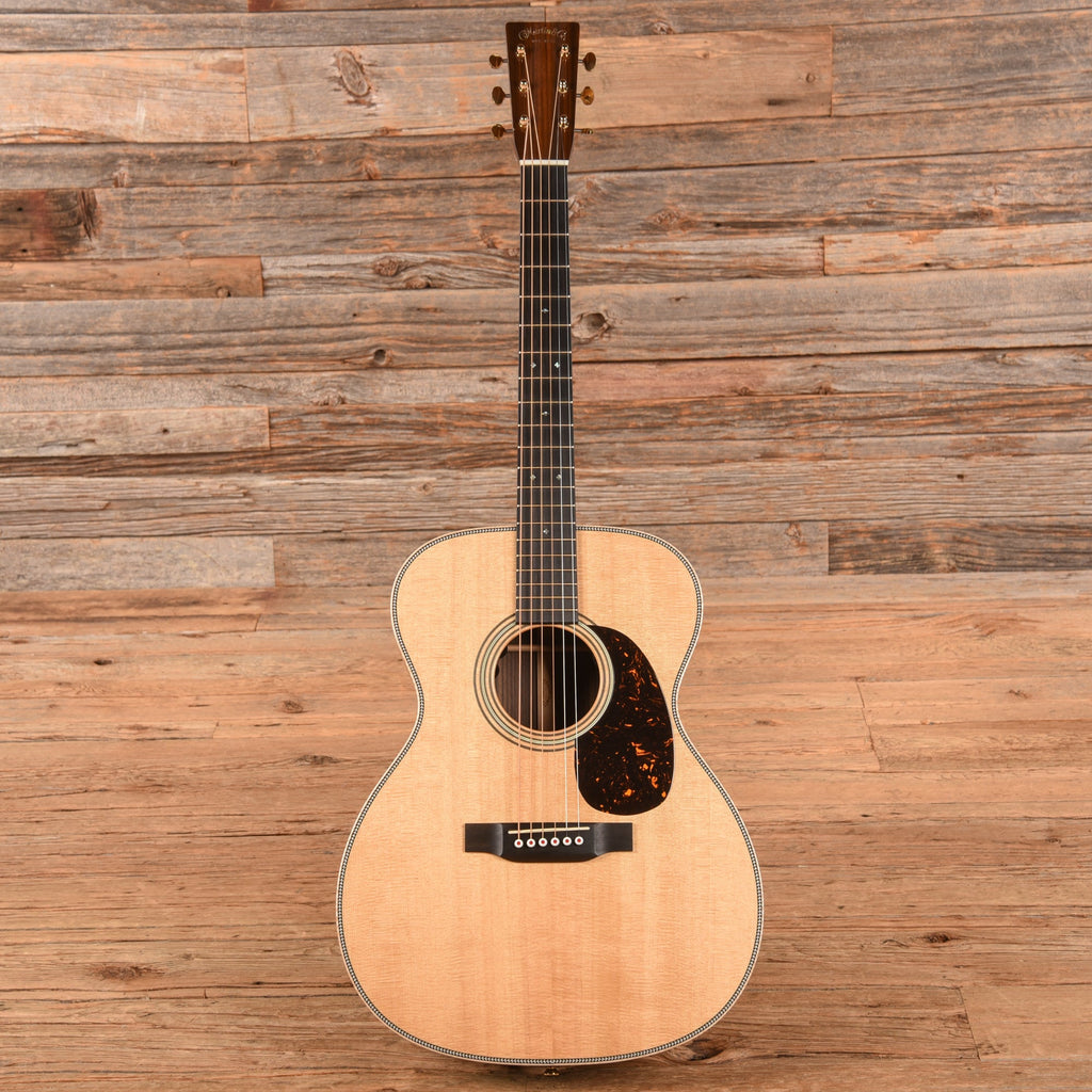 Martin 000-28 Modern Deluxe Sitka Spruce / Rosewood OM Natural - View 4 | MusicMarket