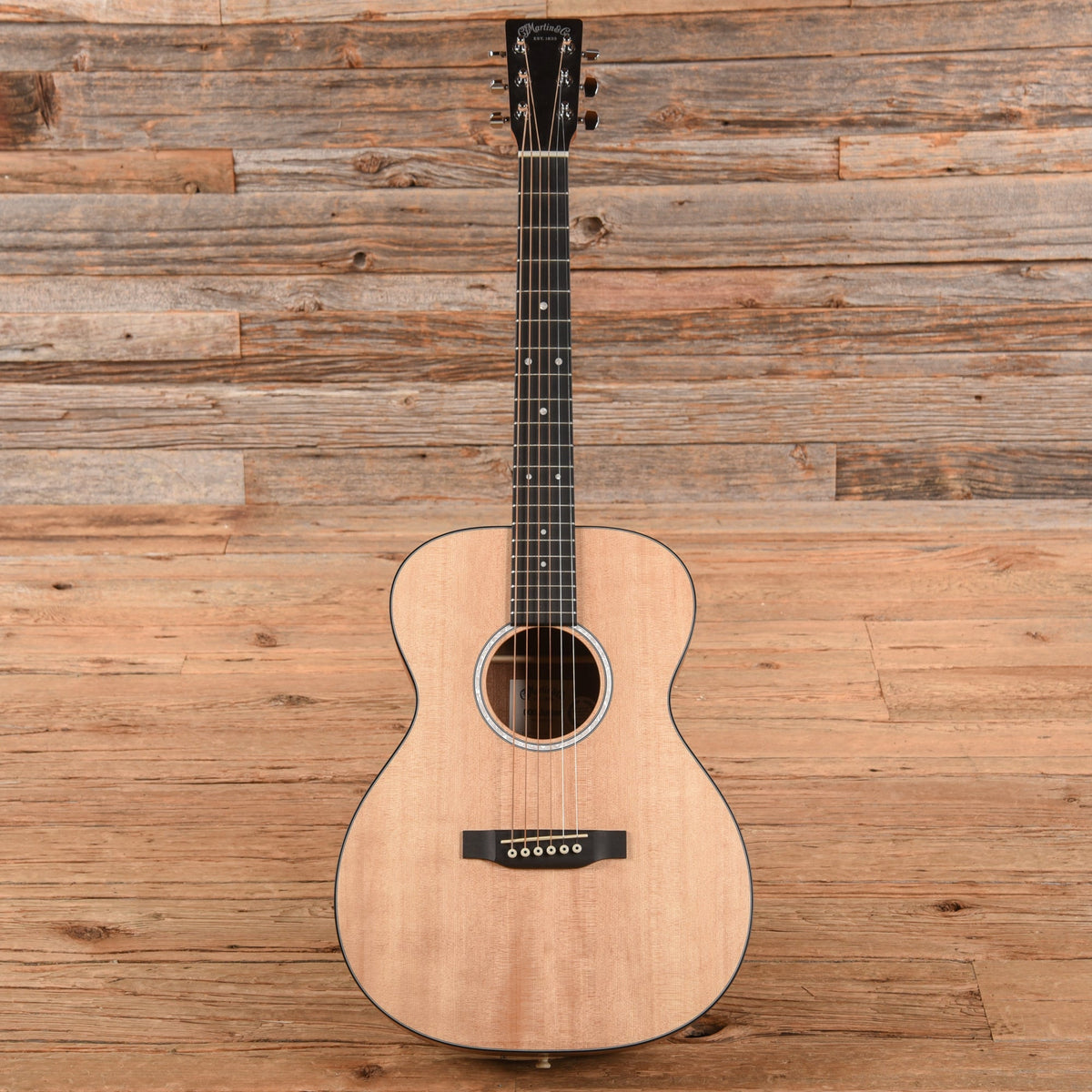 Martin 000 Jr-10 Natural 2024 - View 4 | MusicMarket
