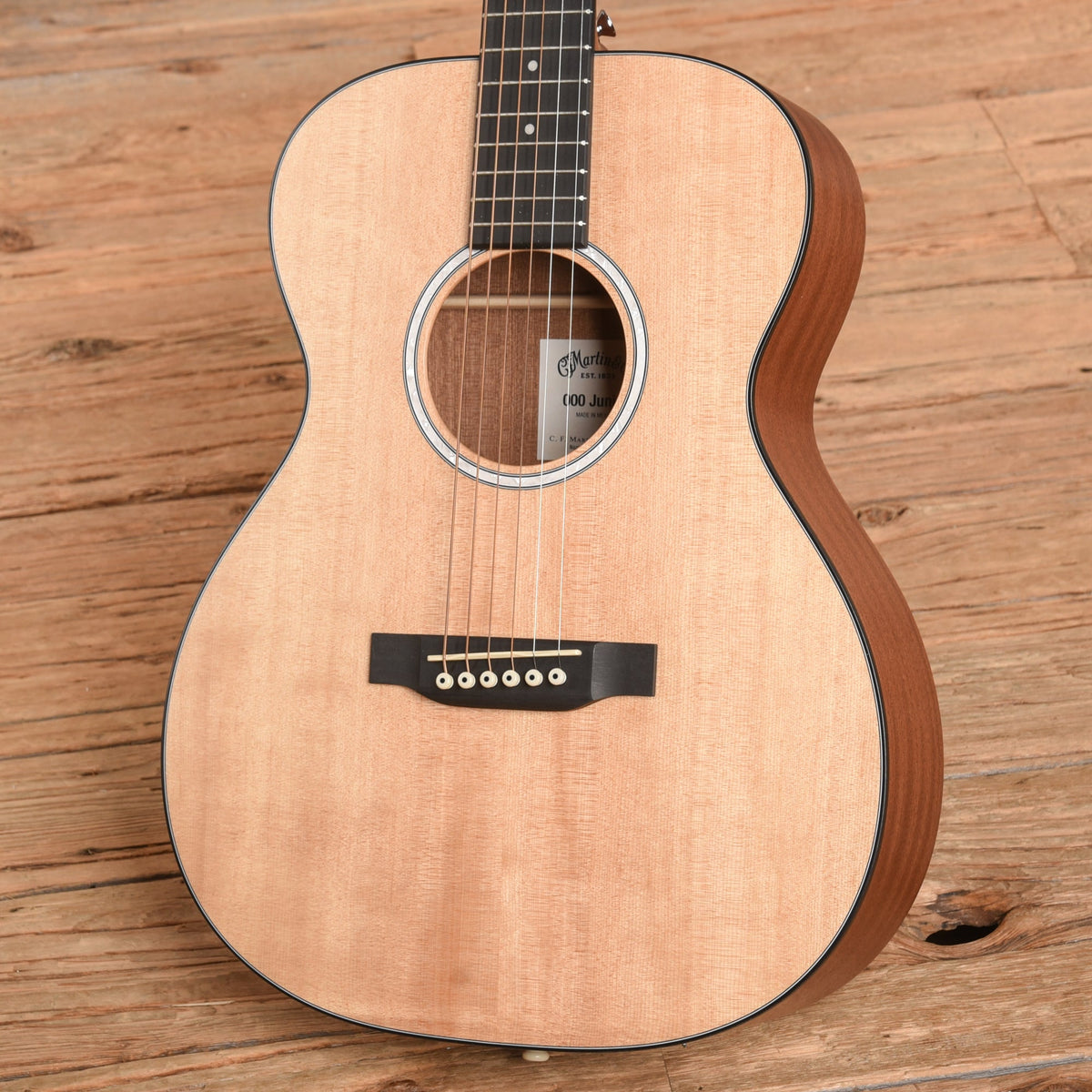 Martin 000 Jr-10 Natural 2024 - View 2 | MusicMarket