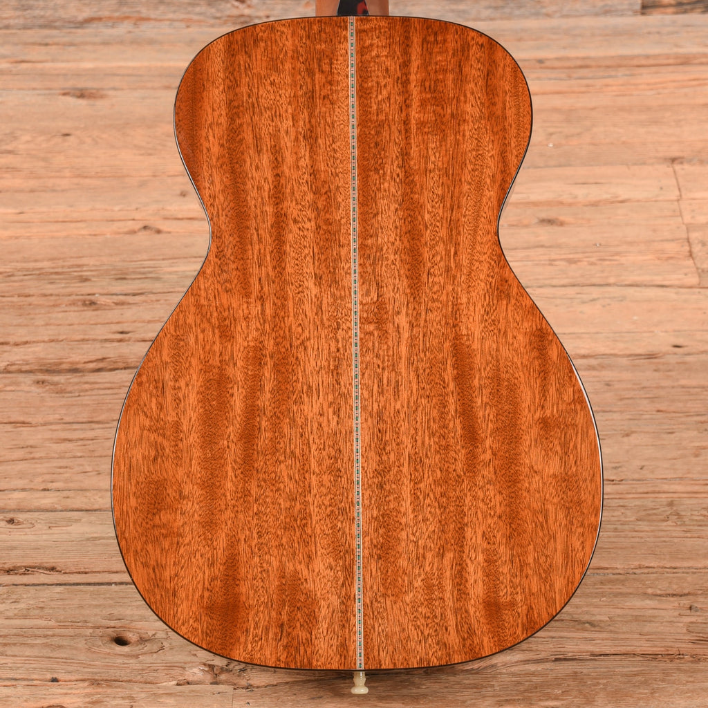 Martin Custom Shop 00-18 Style Deep Body Sunburst 2024 - View 3 | MusicMarket