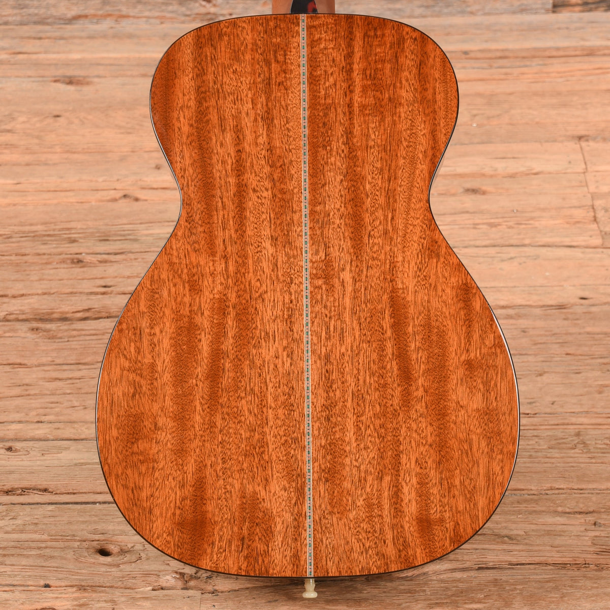 Martin Custom Shop 00-18 Style Deep Body Sunburst 2024 - View 3 | MusicMarket