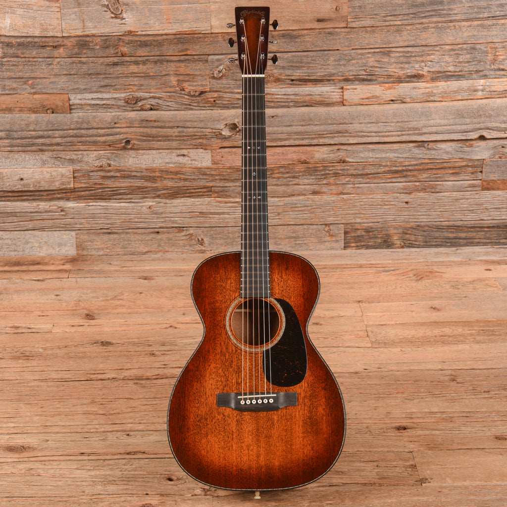 Martin Custom Shop 00-18 Style Deep Body Sunburst 2024 - View 4 | MusicMarket