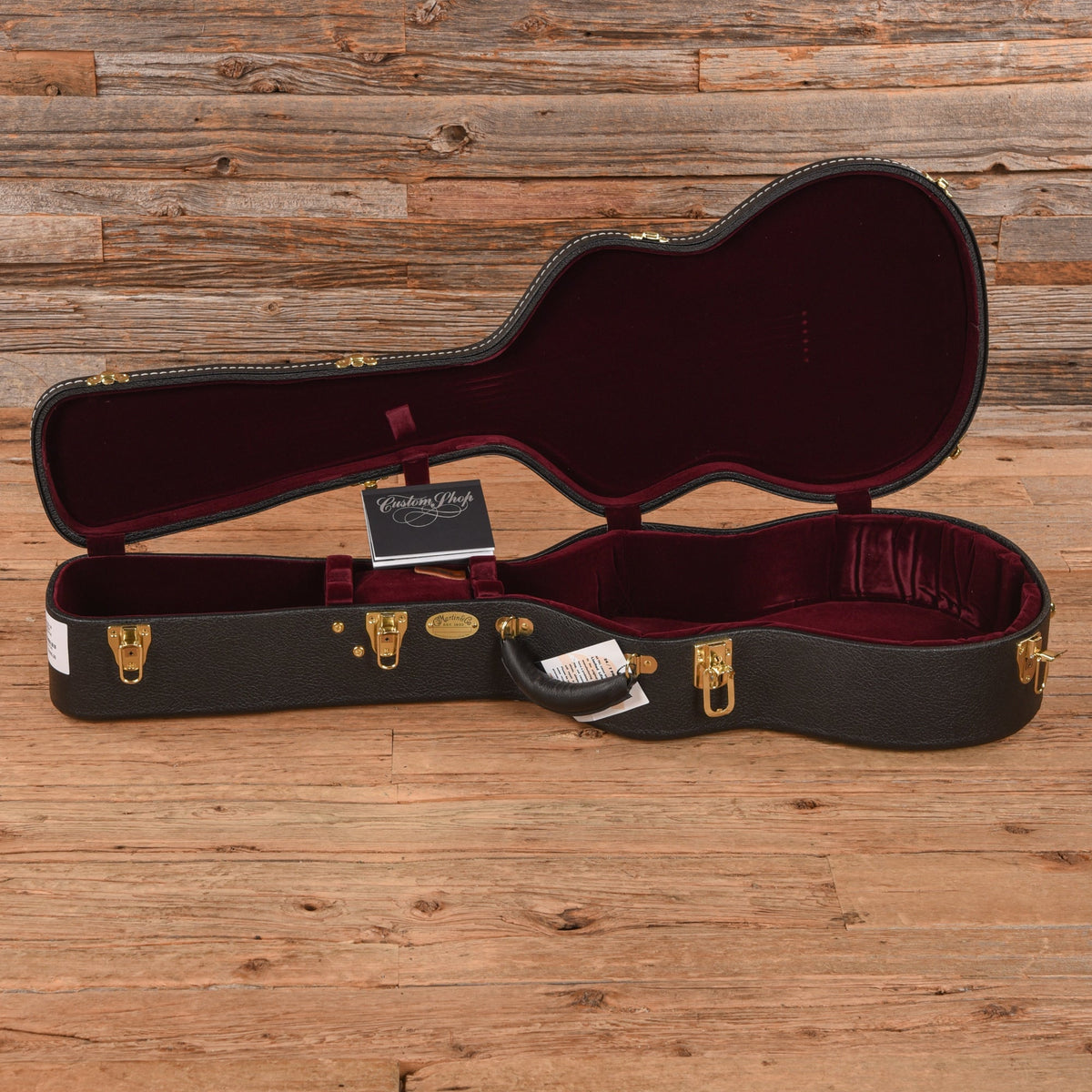 Martin Custom Shop 00-18 Style Deep Body Sunburst 2024 - View 9 | MusicMarket