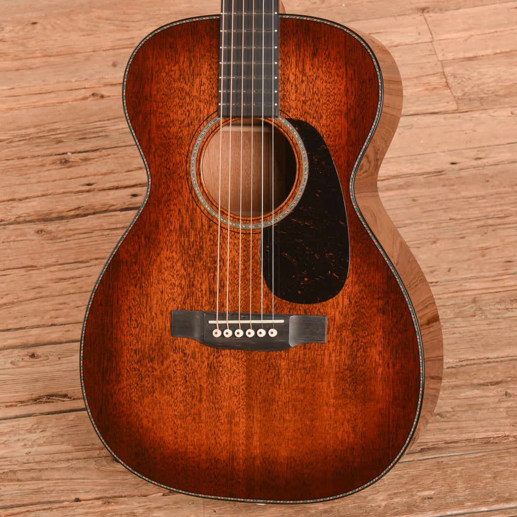 Martin Custom Shop 00-18 Style Deep Body Sunburst 2024 - View 2 | MusicMarket