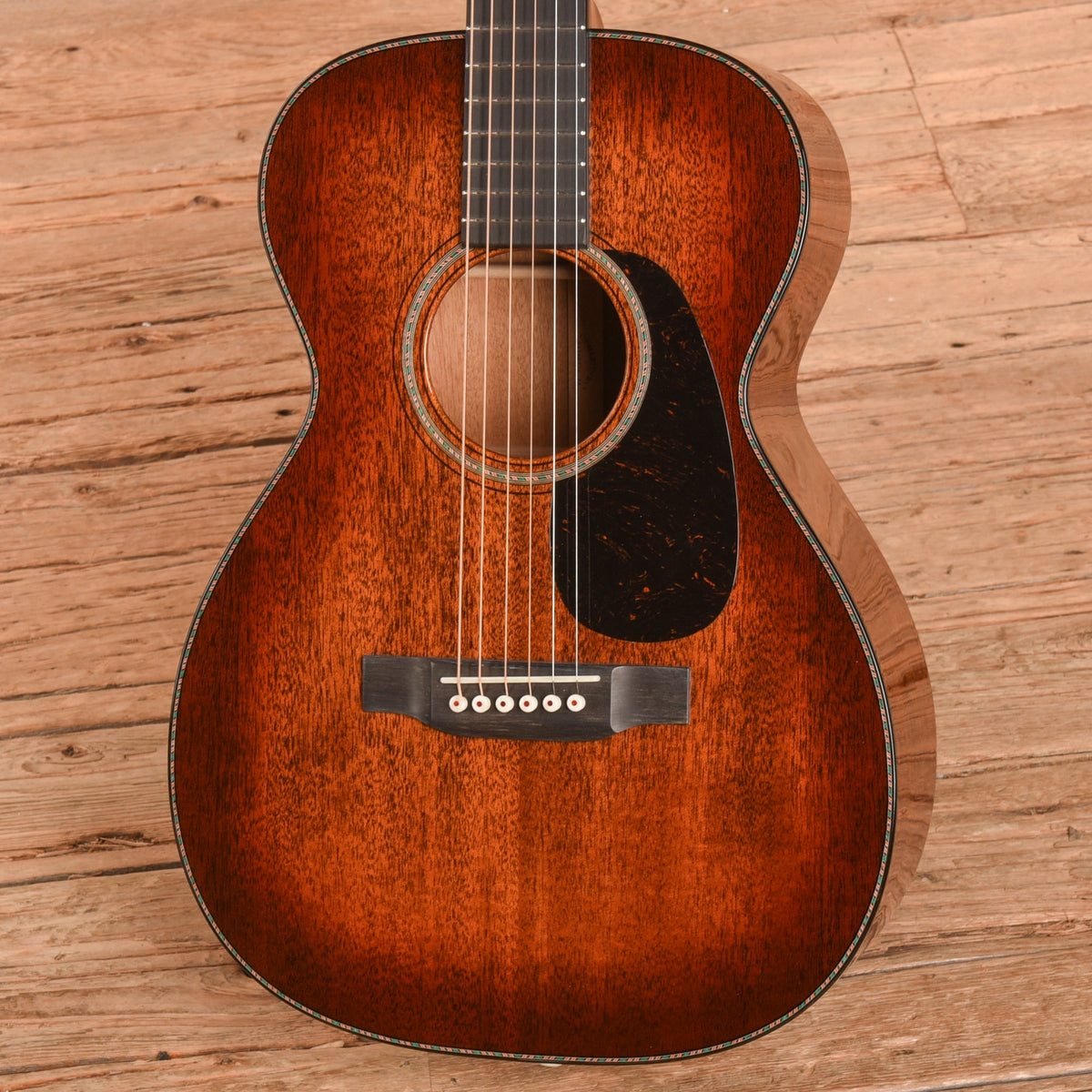 Martin Custom Shop 00-18 Style Deep Body Sunburst 2024 - View 2 | MusicMarket