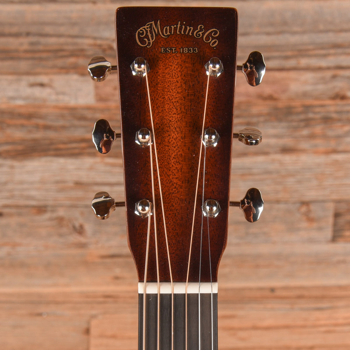Martin Custom Shop 00-18 Style Deep Body Sunburst 2024 - View 6 | MusicMarket