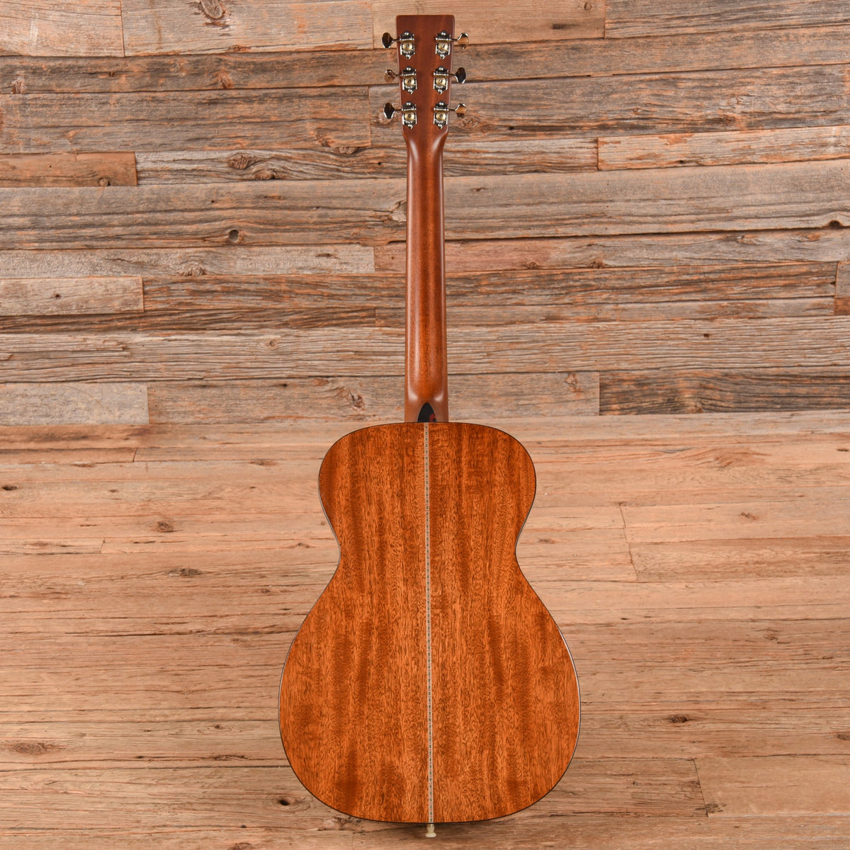 Martin Custom Shop 00-18 Style Deep Body Sunburst 2024 - View 5 | MusicMarket