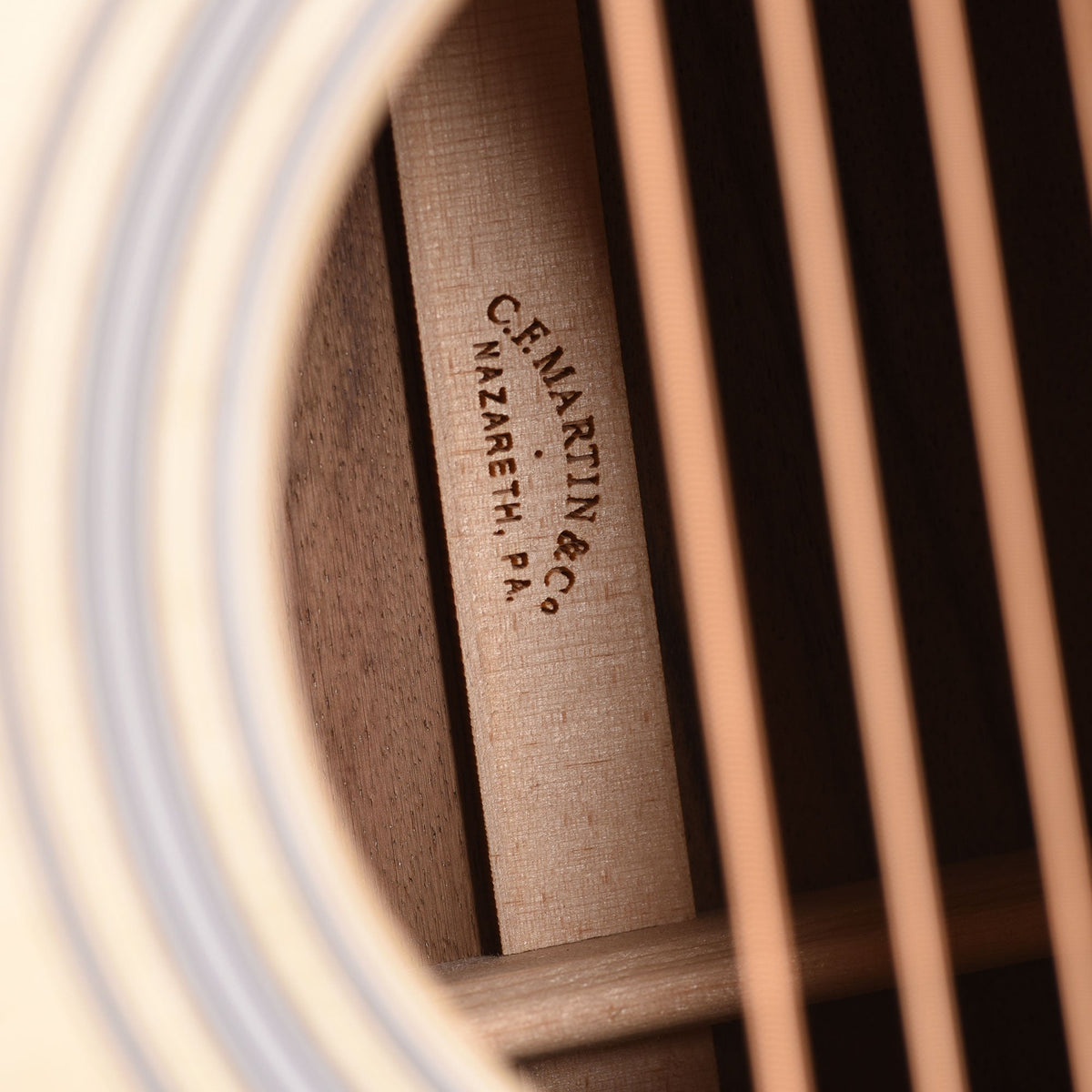 Martin Custom Shop GP-28 Style Grand Performance Engelmann Spruce/Wild Grain East Indian Rosewood Natural - View