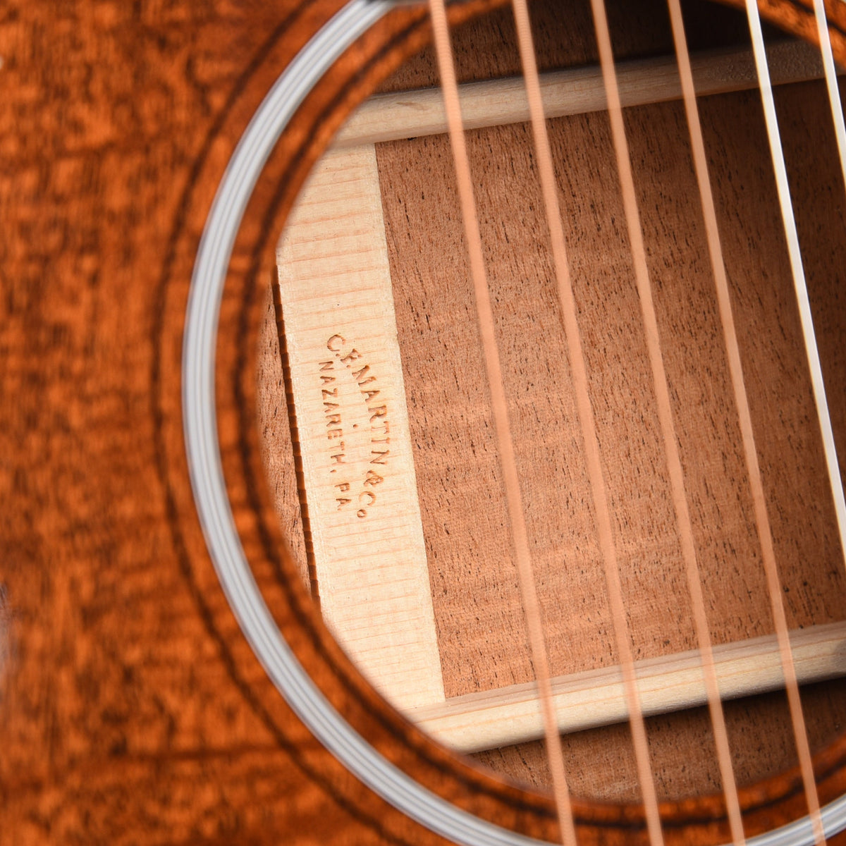 Martin Custom Shop OM-18 Style Auditorium Flamed Mahogany/Flamed Mahogany Natural - View 9 | MusicMarket