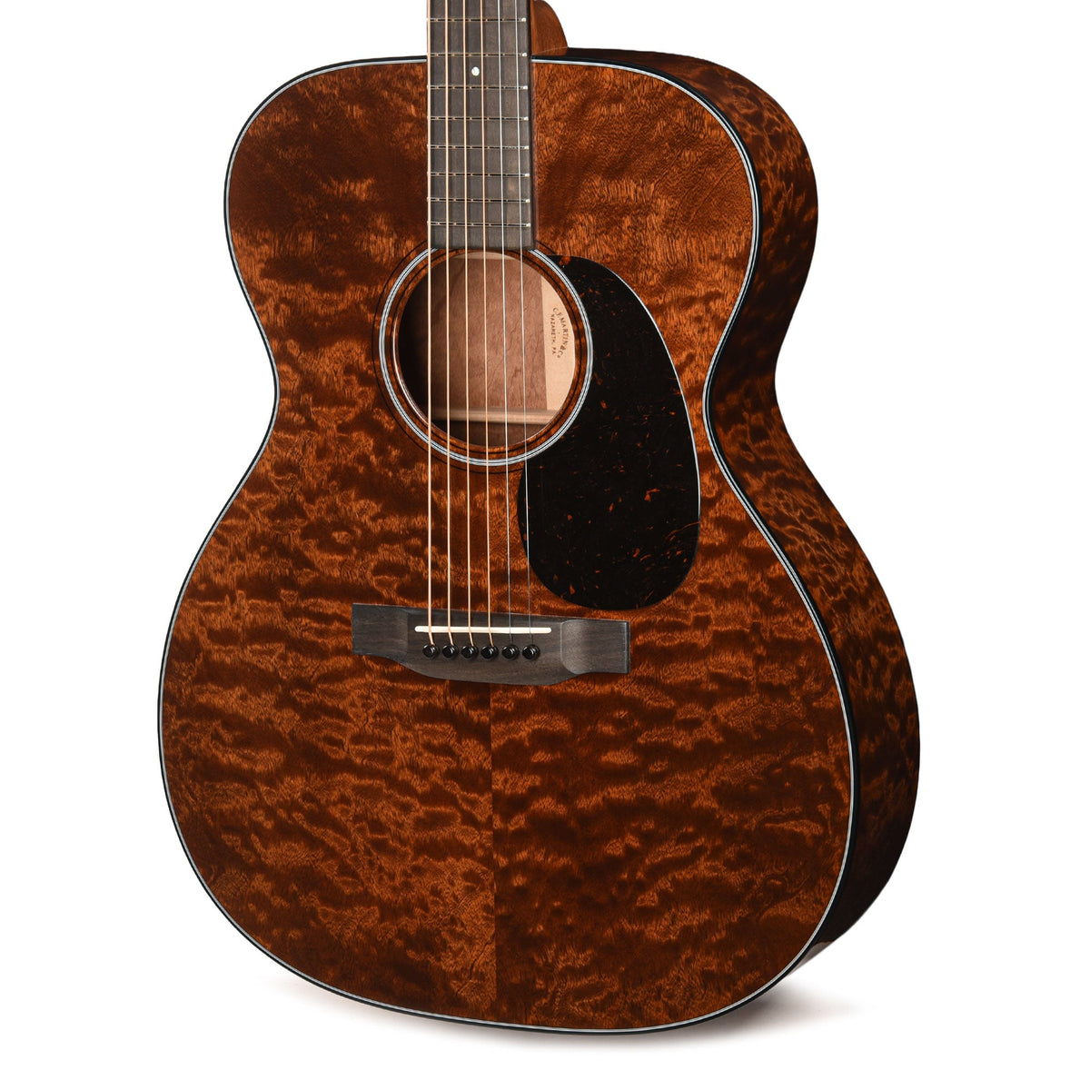 Martin Custom Shop OM-18 Style Auditorium Quilted Pommele Sapele/Quilted Pommele Sapele Natural - View 3 | MusicMarket