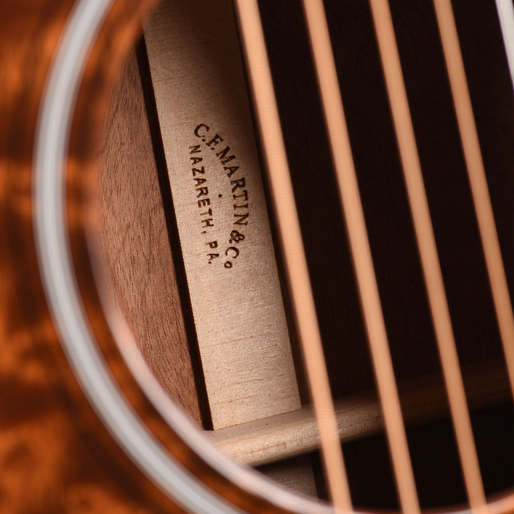 Martin Custom Shop OM-18 Style Auditorium Quilted Pommele Sapele/Quilted Pommele Sapele Natural - View 11 | MusicMarket