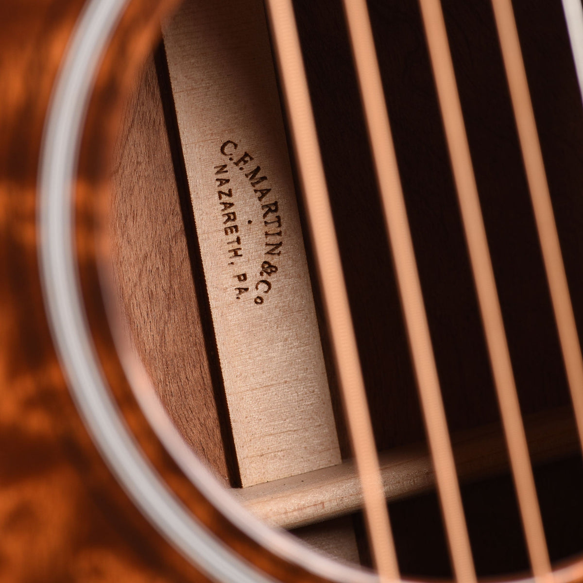 Martin Custom Shop OM-18 Style Auditorium Quilted Pommele Sapele/Quilted Pommele Sapele Natural - View 11 | MusicMarket
