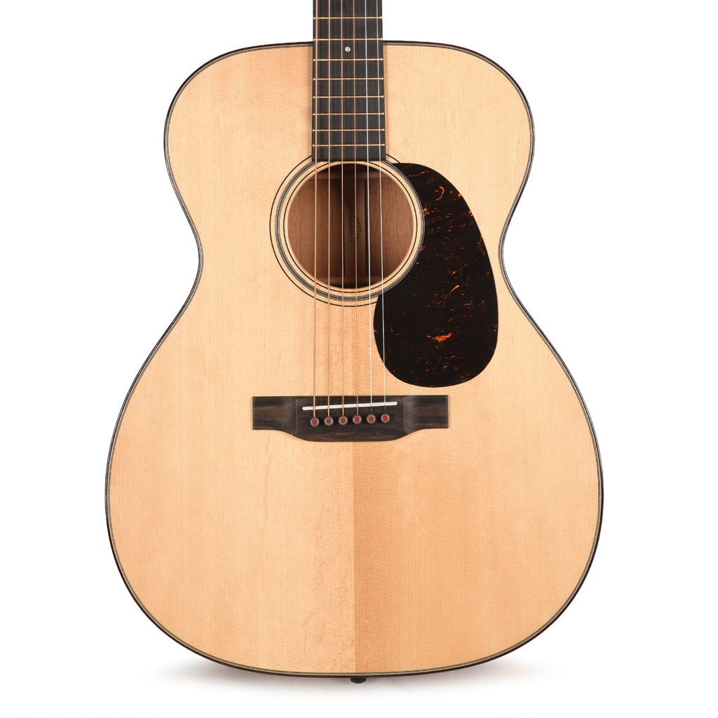 Martin Modern Deluxe 000-18 Sitka VTS/Genuine Mahogany Natural - View 2 | MusicMarket
