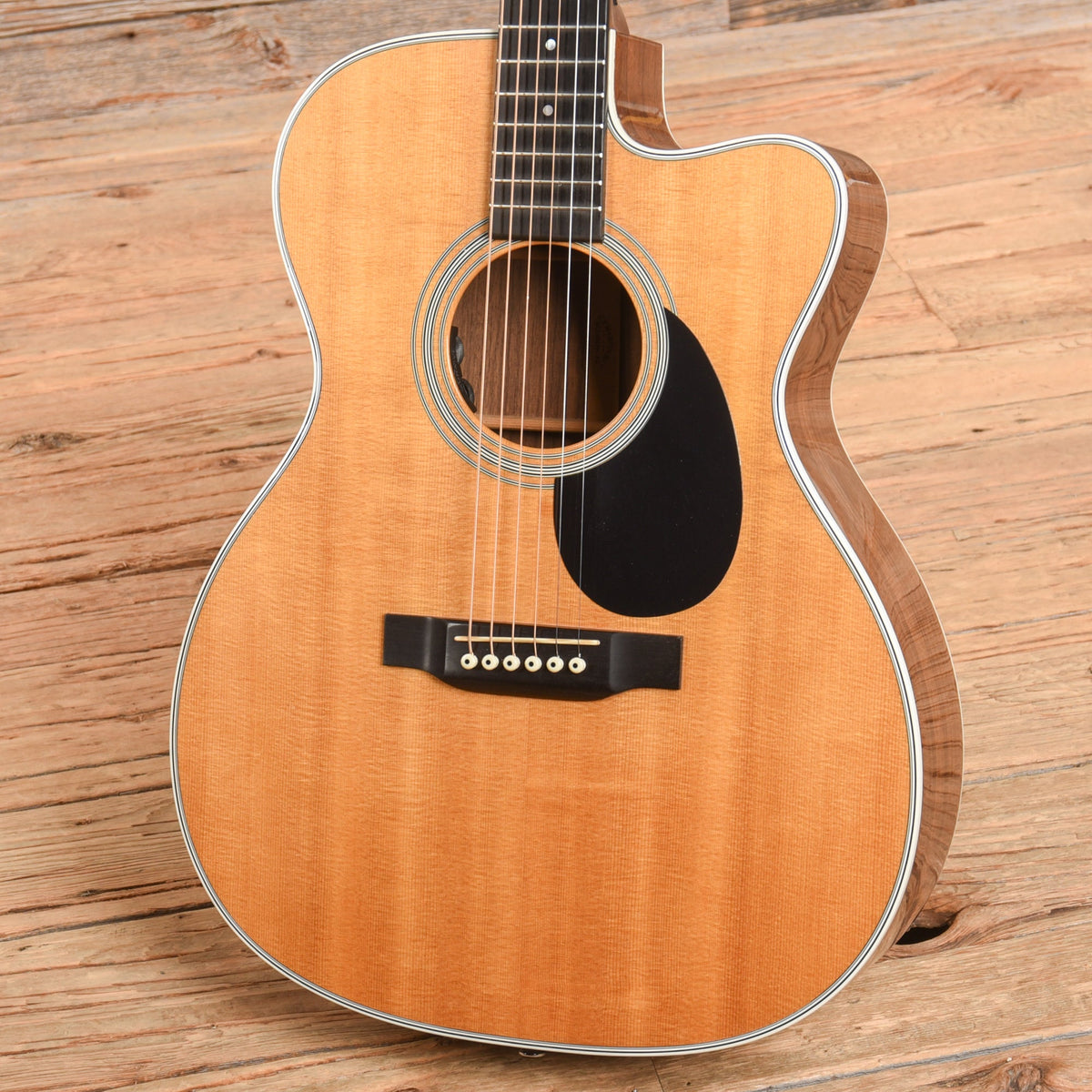 Martin OMC-28E Natural 2013 - View 2 | MusicMarket