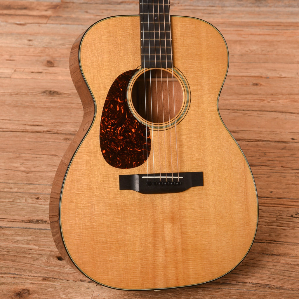 Martin Standard Series 00-18 Natural 2021 LEFTY - View 2 | MusicMarket